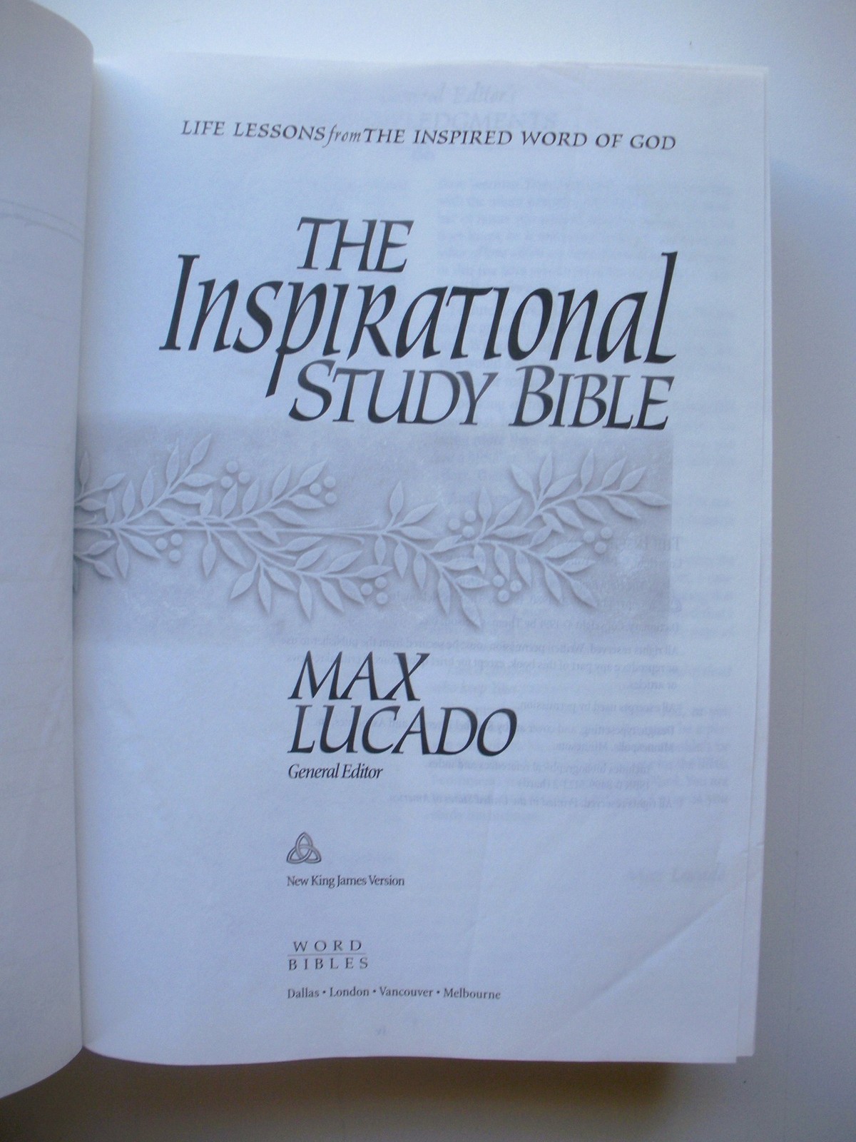 BIBLES & CHRISTIAN STUDY 9 Book Lot – Words of Jesus – The Message – Dictionary