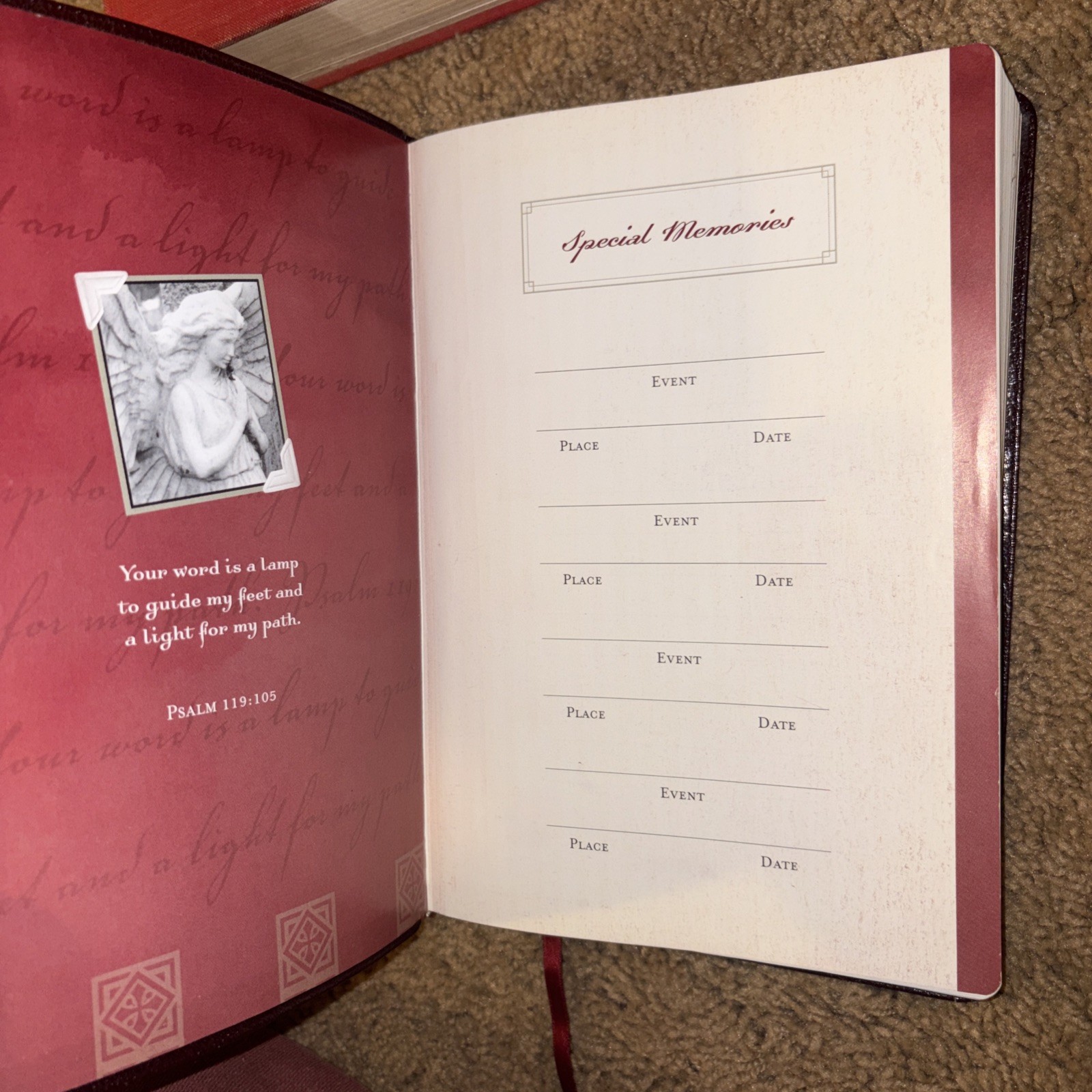 HOLY BIBLE Tyndale SLIMLINE Large Print 2004 BONDED LEATHER Burgundy NLT