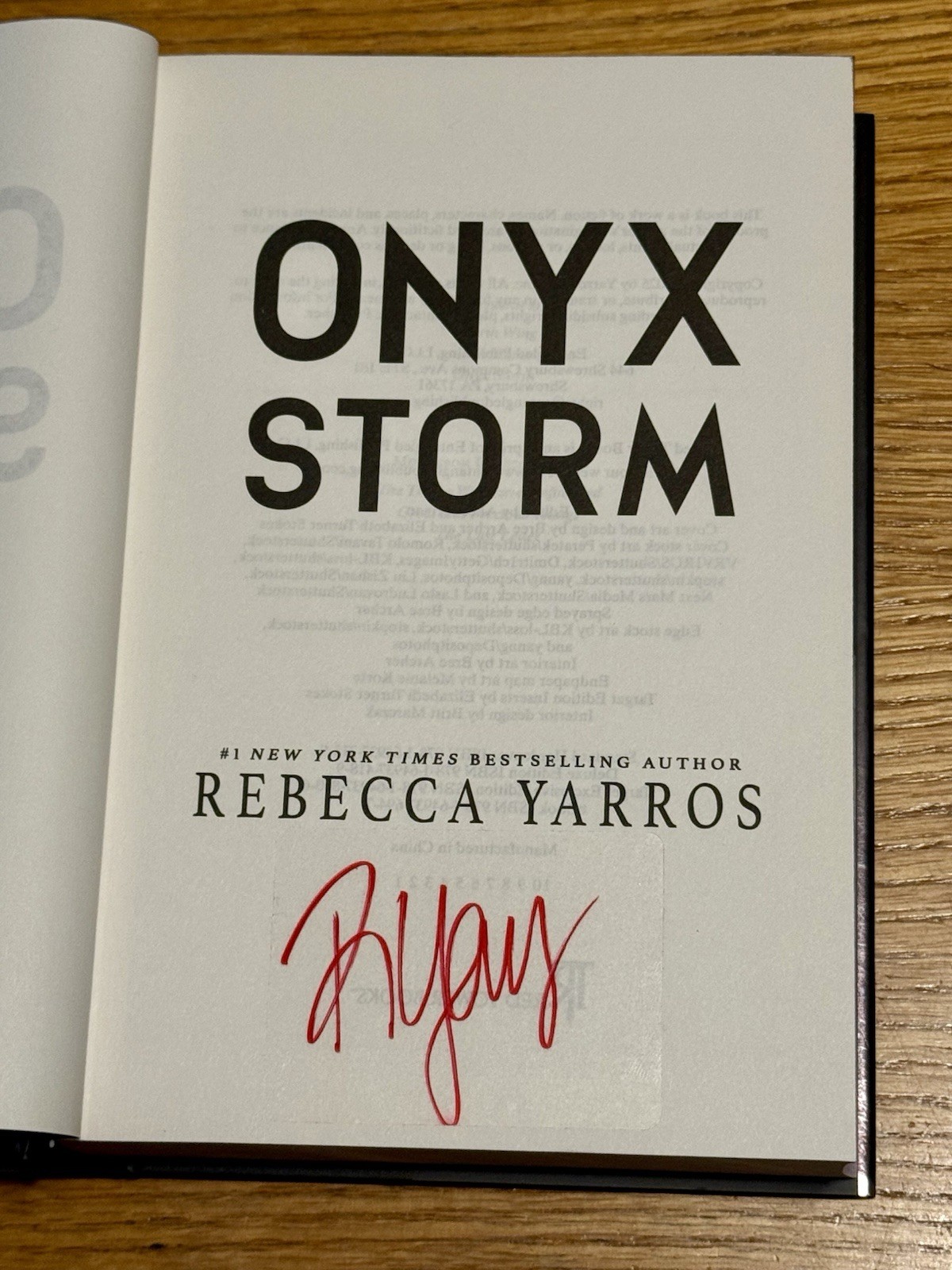 SIGNED Rebecca Yarros – Onyx Storm Book Deluxe Limited Edition W/ SPRAYED EDGES