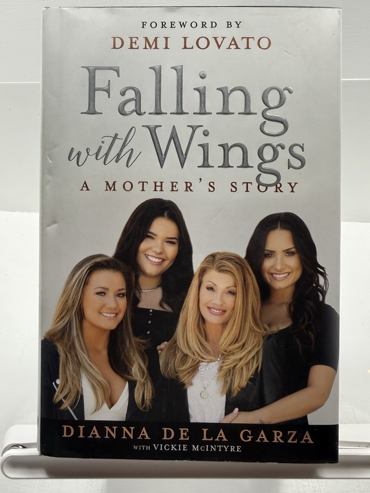 Falling with Wings Dianna De La Garza HC DJ 1st Edition 2018 Demi Lovato