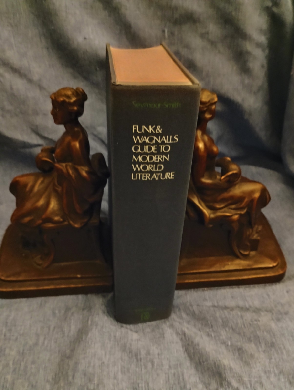 FUNK AND WAGNALL’S GUIDE TO MODERN WORLD LITERATURE,1973 1ST ED. M SMITH 1206PGS