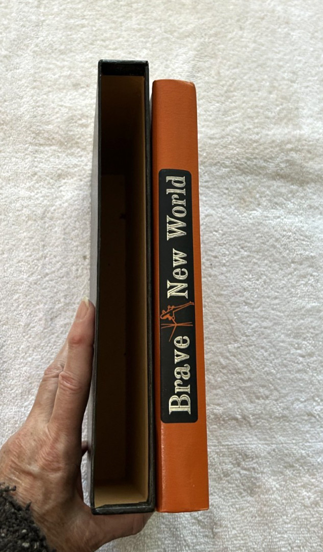 BRAVE NEW WORLD Heritage Press 1974 Aldous Huxley Slipcase Sandglass Insert Near