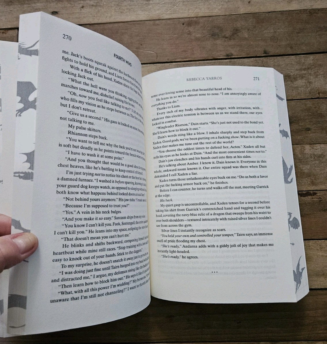 🐲 Fourth Wing 1st Printing Limited Edition Paperback Full Sprayed Dragon Edges