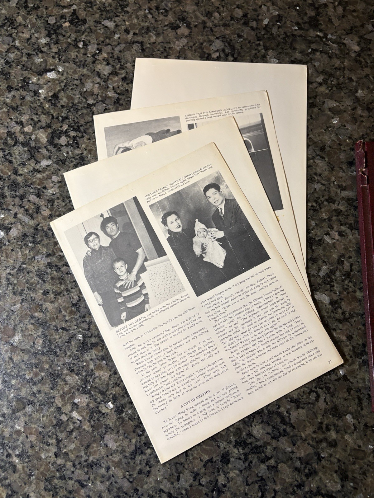BRUCE LEE 1940-1973 – Circa 1974. READ DESCRIPTION ABOUT BONUS PAGES (ERRORS)!!