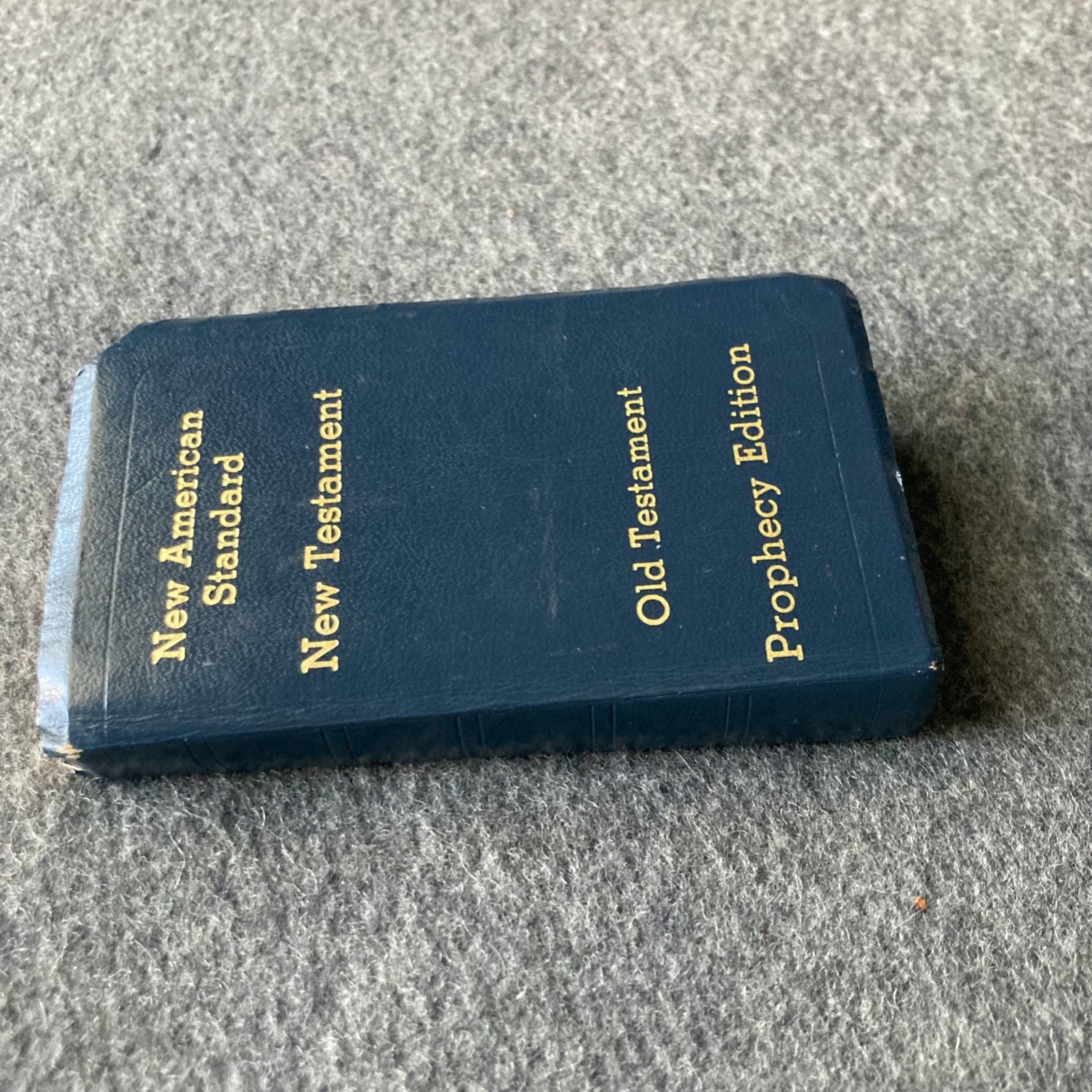 New American Standard New Testament Old Prophecy Edition 5″ Size Pocket 1975