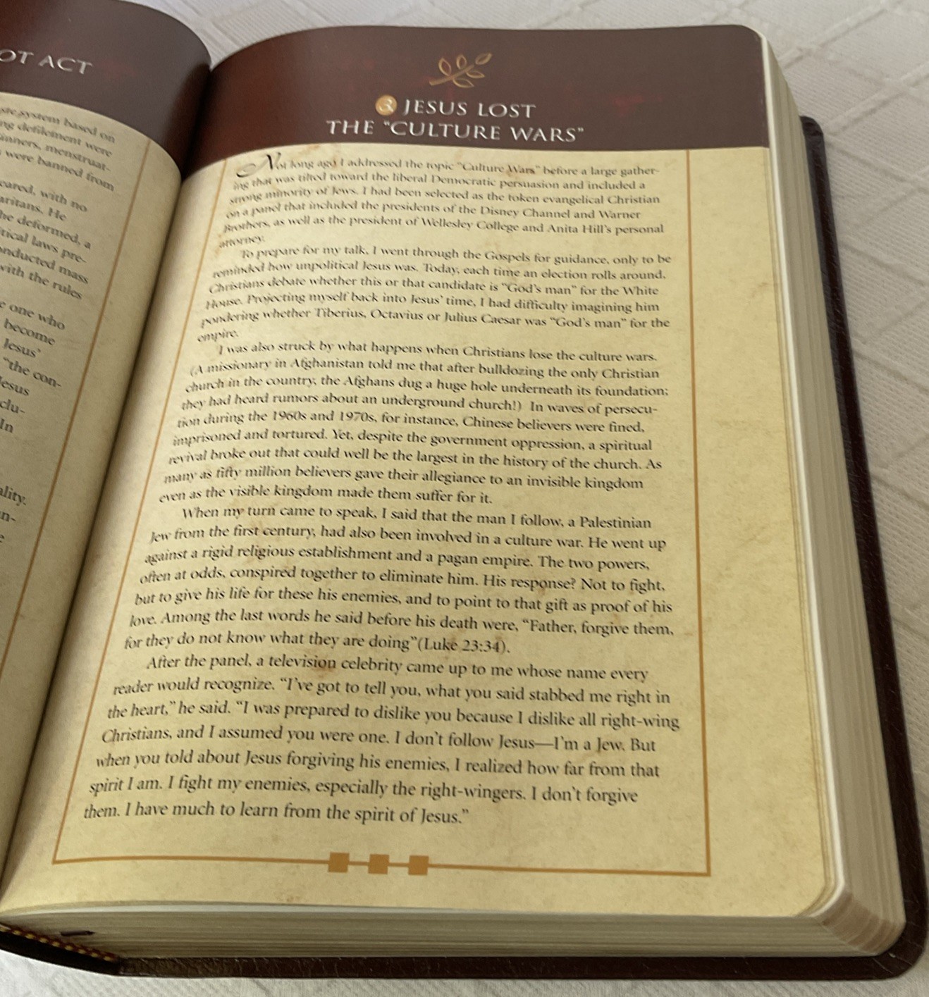 THE KNOWING JESUS STUDY BIBLE. NIB. Burgundy Leather. Free Shipping.