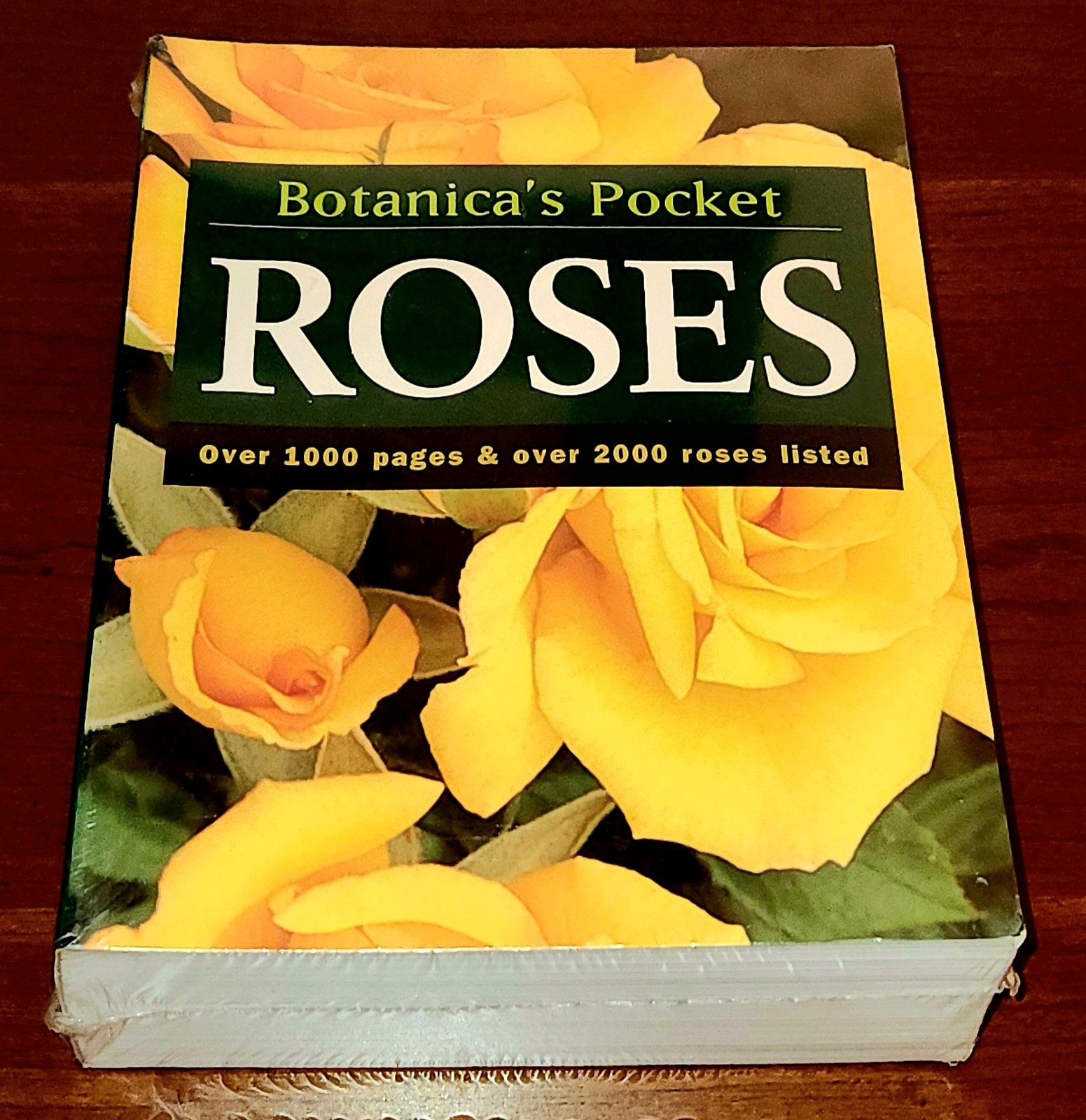 New! Sealed! BOTANICAS POCKET ROSES (Botanicas Pockets) Paperback By Susan Page