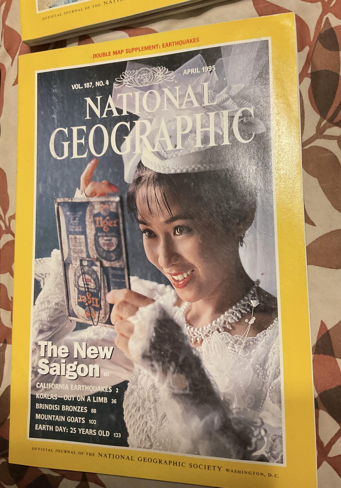 Vintage National Geographic Magazine Lot 4 Mags 1995 Jan Apr Gray Sharks Saigon