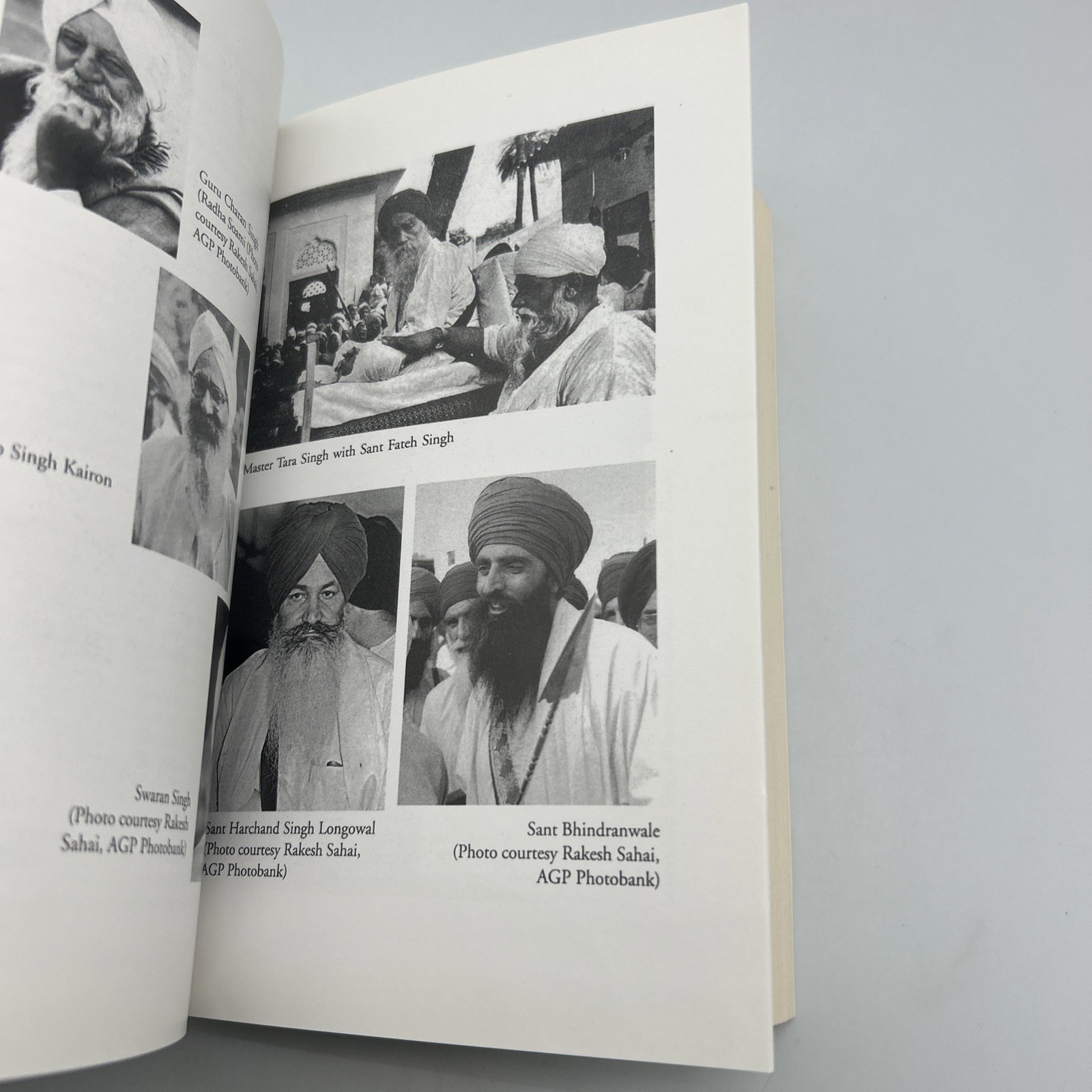 A History of the Sikhs Volume 2 1839-2004 by Khushwant Singh 2nd Edition