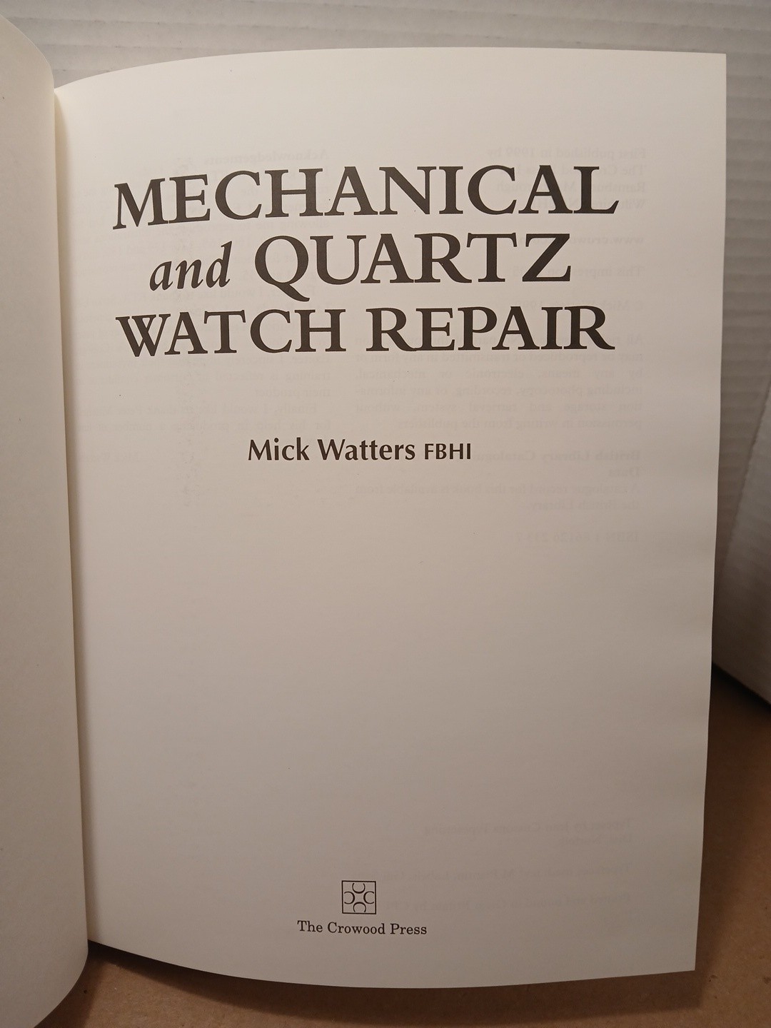 Mechanical & Quartz Watch Repair by Mick Watters FBHI – 2005 – Illustrated HCDJ