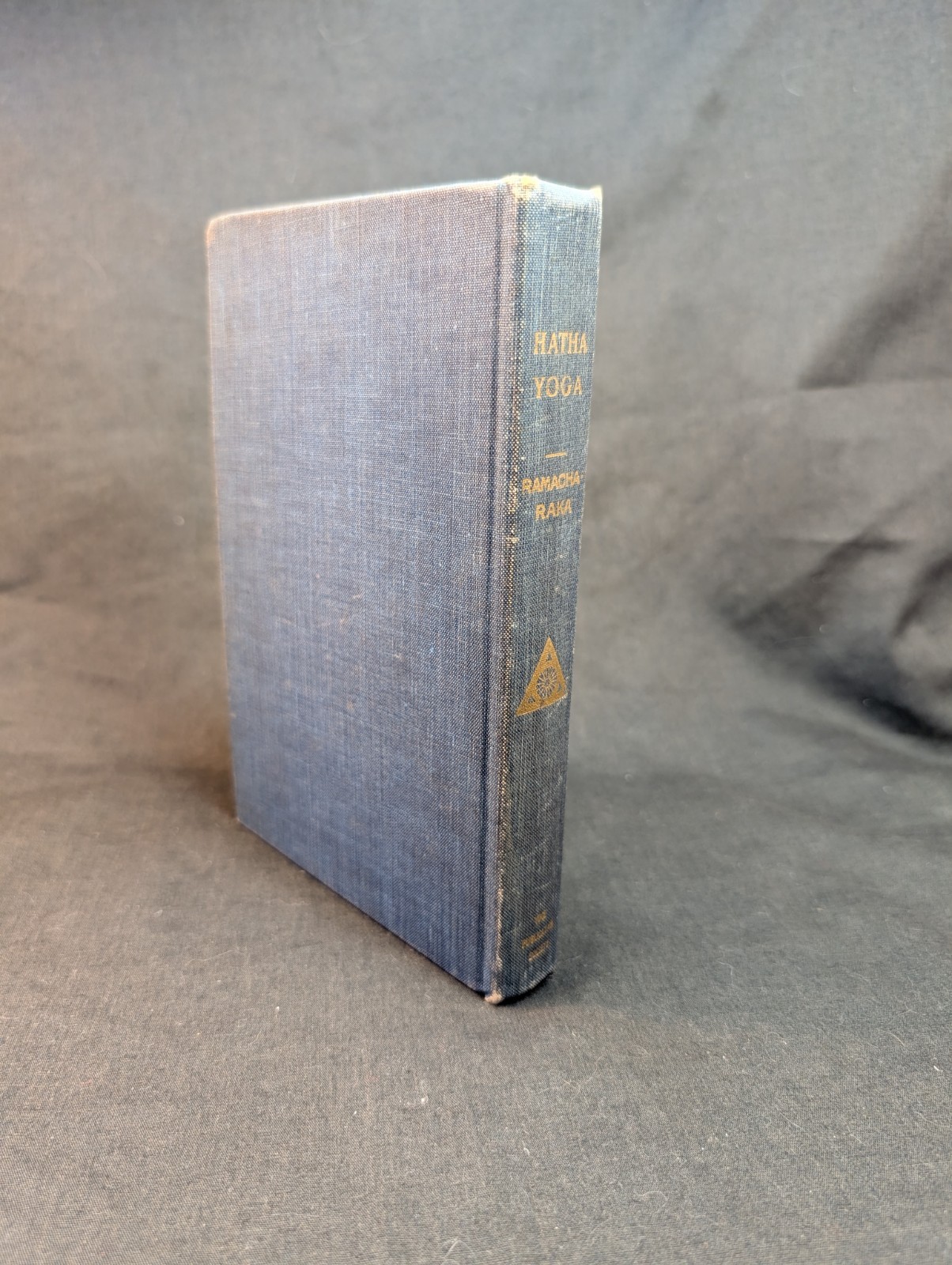 1932 Hatha Yoga ,“Yogi Philosophy of Physical Well-Being“ Yogi Ramacharaka
