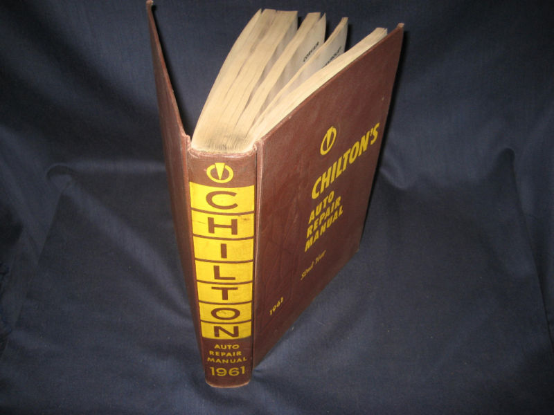 Vintage CHILTON’S AUTO REPAIR MANUAL 1961 hardcover 32nd Edition