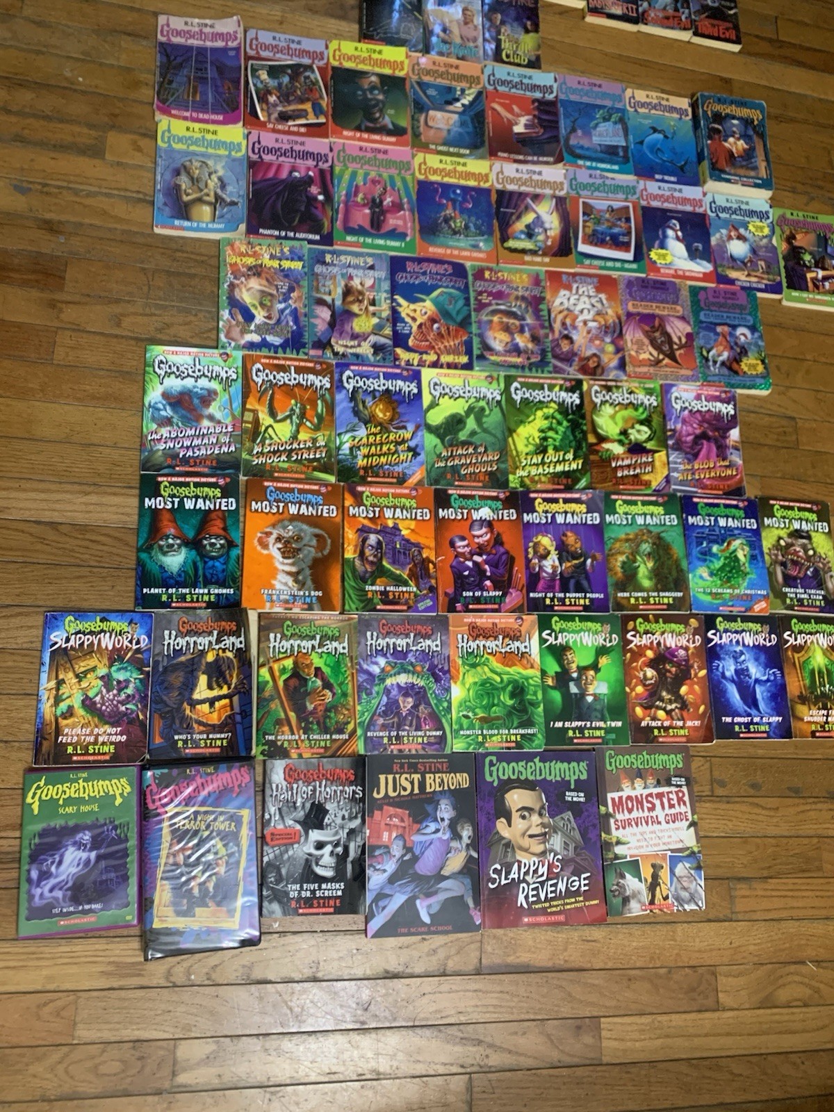 Lot of 68 Goosebumps /R.L Stine Some VTG ’90 Fear Street Most Wanted Horror VHS
