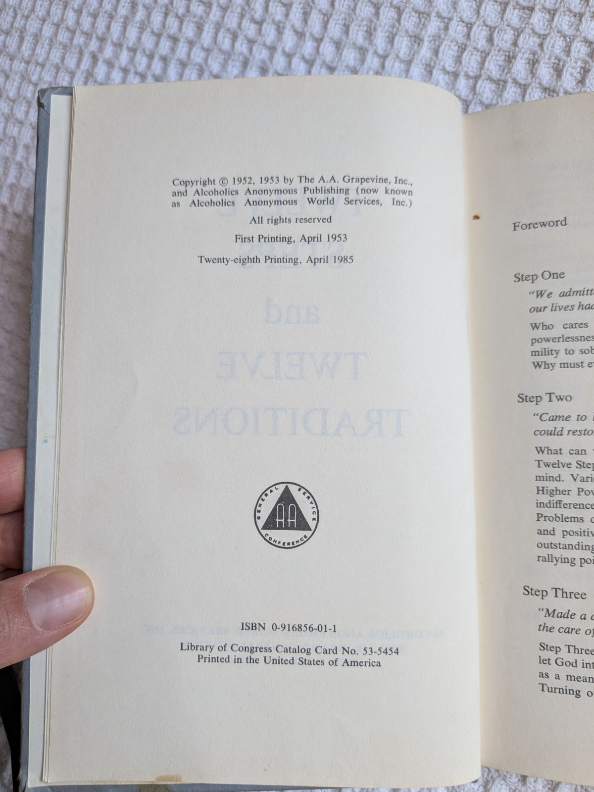 Alcoholics Anonymous 12 Steps and 12 Traditions Hardcover 1985 28th Printing