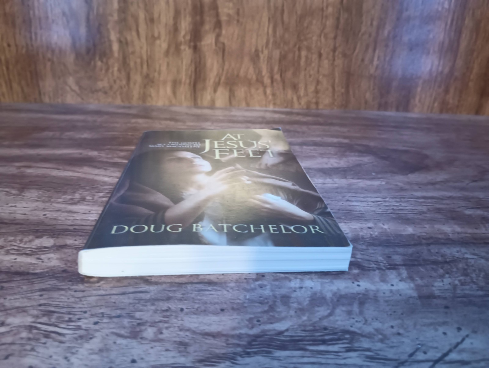 At Jesus‘ Feet: The Gospel According to Mary Magdalene by Doug Batchelor 2001