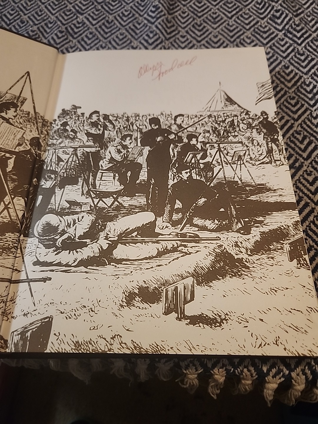 The Illustrated Encyclopedia of Firearms by Hogg, Ian V. (1987 Hardback)
