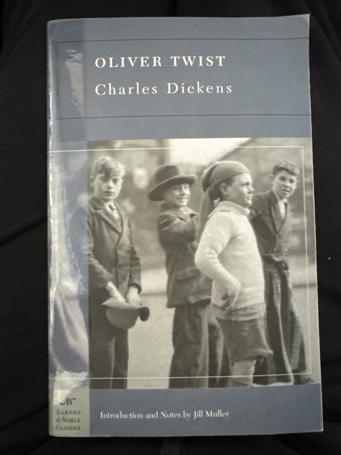 Oliver Twist by Charles Dickens (2004, Trade Paperback)