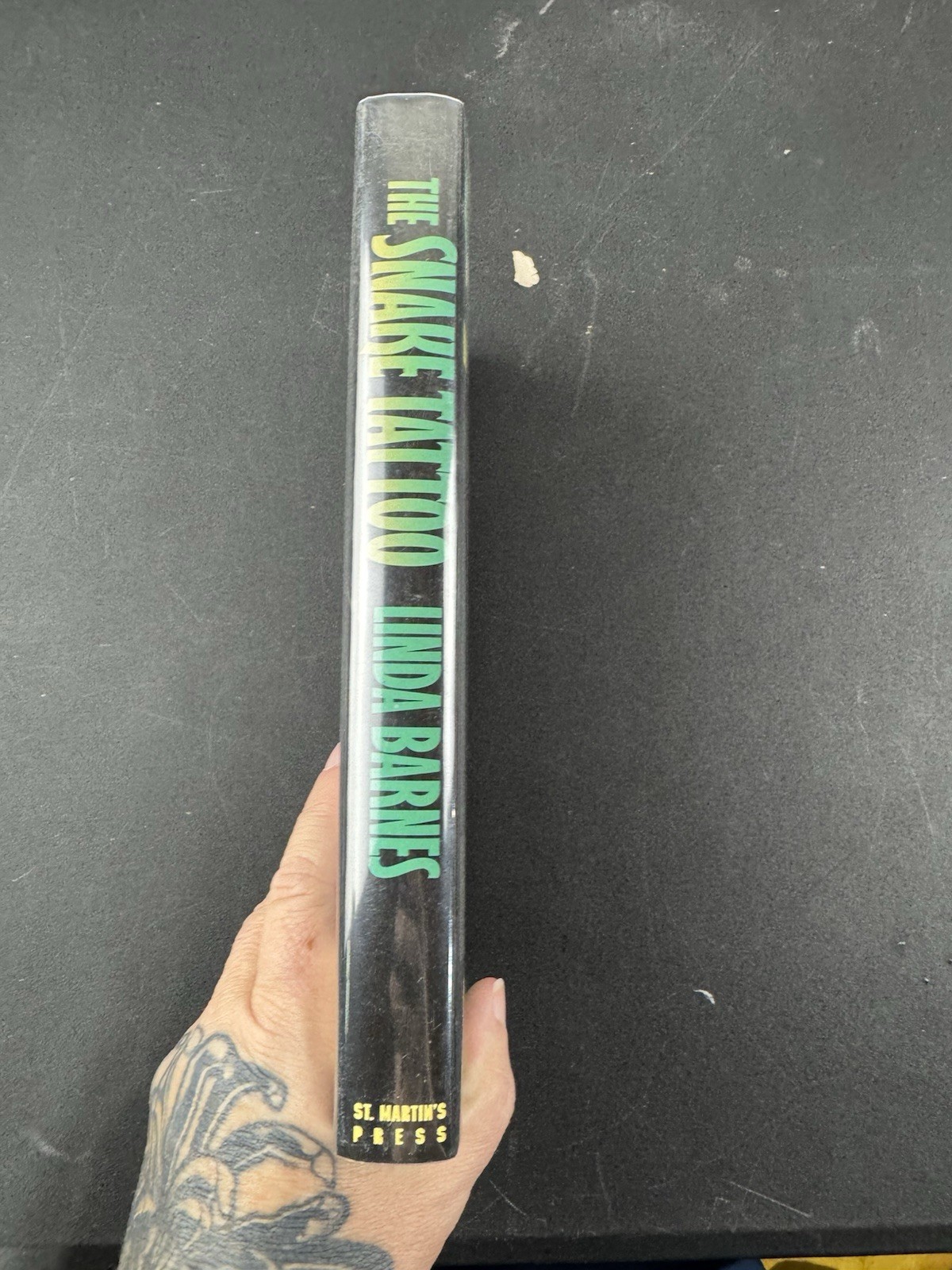 The Snake Tattoo Linda Barnes St. Martin’s Press 1st Ed/1st Print VG+/VG+