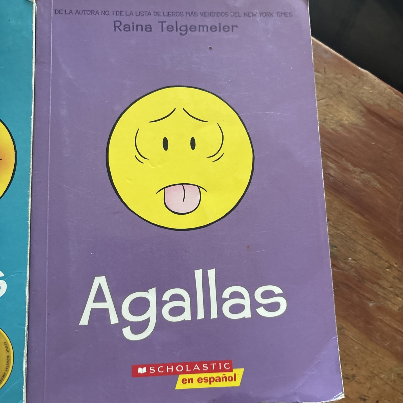Raima Telgemeier Guts and Smile fantasmas paperback Book Set of 3 Spanish