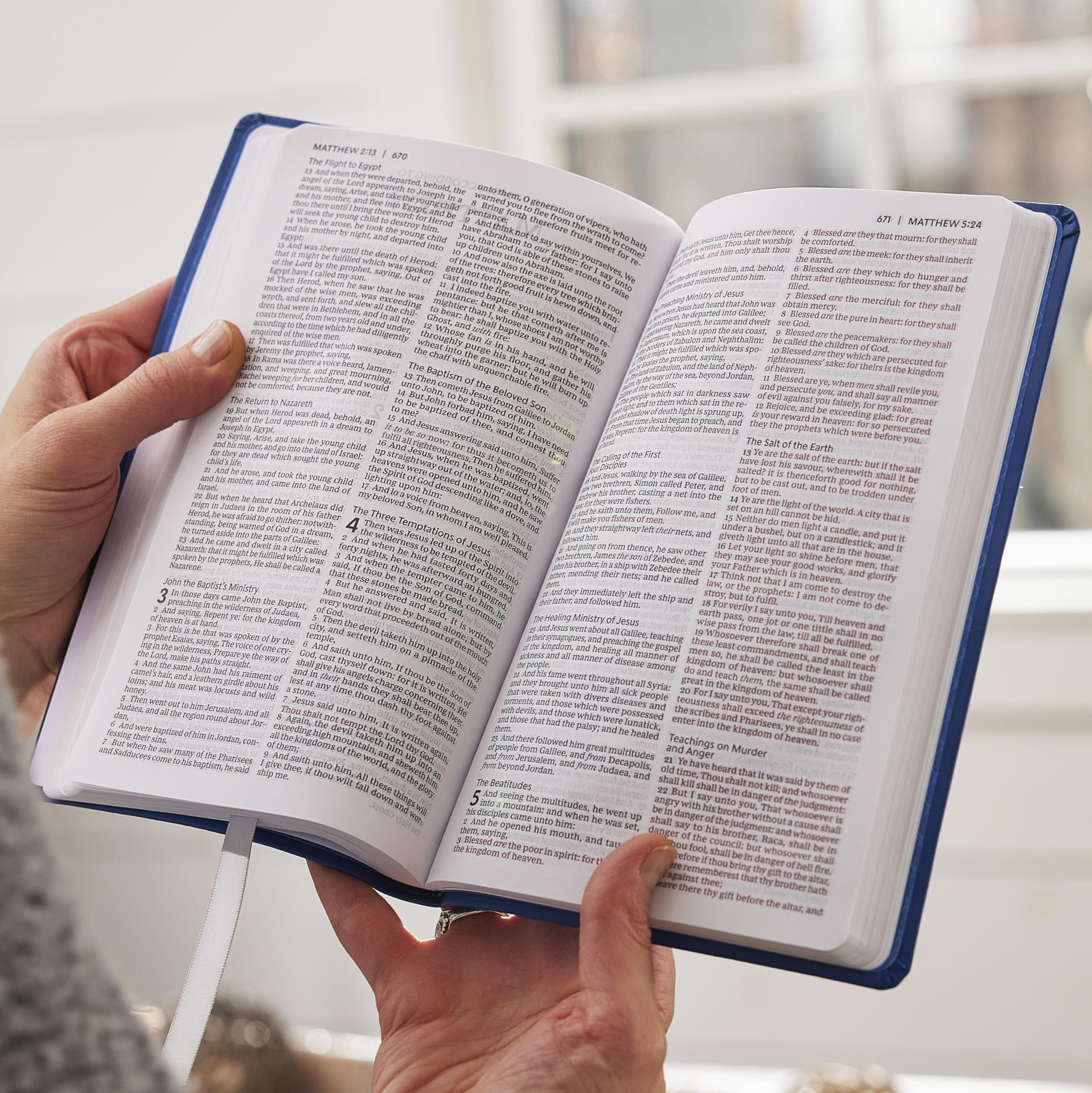 KJV Holy Bible: Value Ultra Thinline, Teal Leathersoft, Red Letter, Comfort…