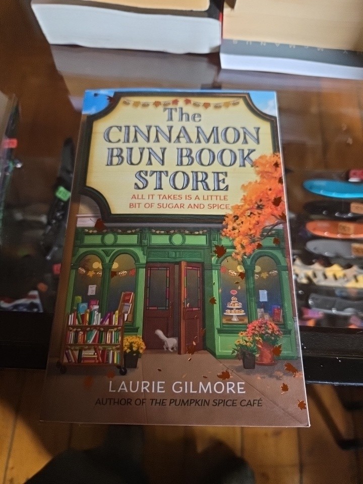The Cinnamon Bun Book Store by Laurie Gilmore (Trade Paperback) A6