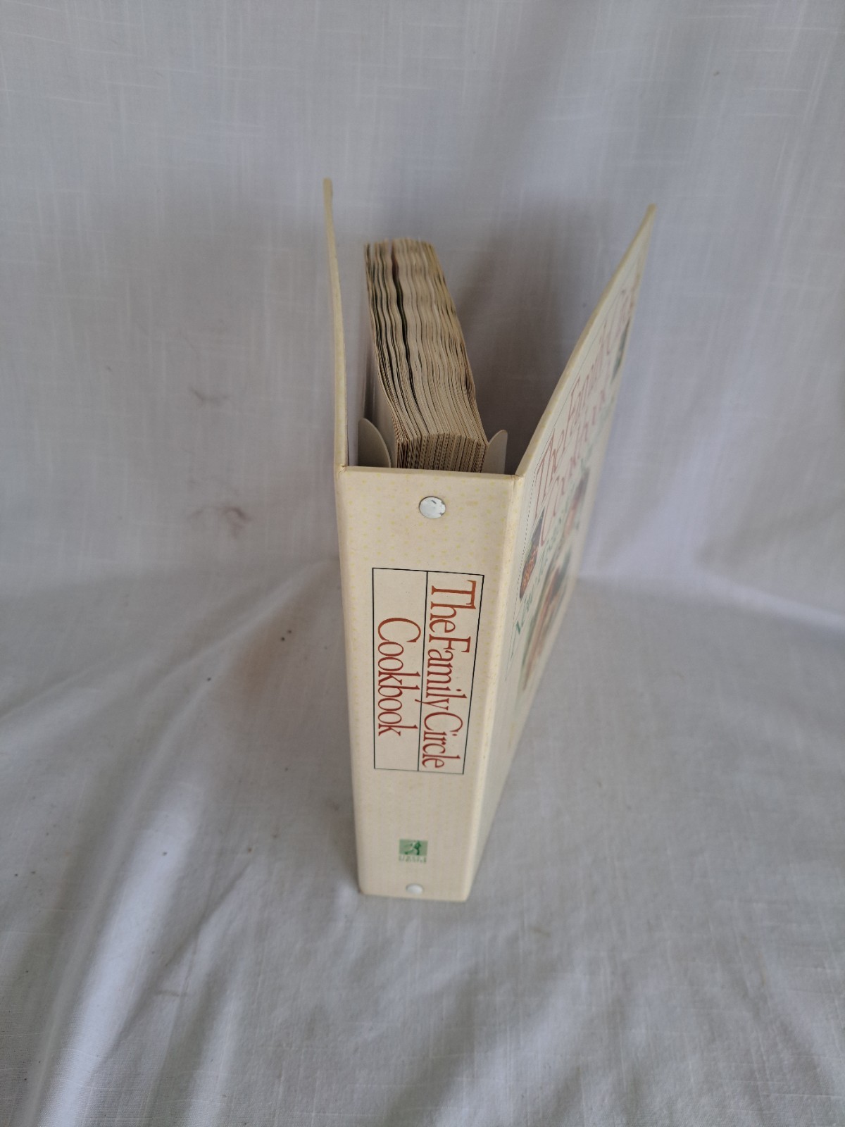 THE FAMILY CIRCLE COOKBOOK „New Tastes for New Times“ 1992 645 pages WONDERFUL!