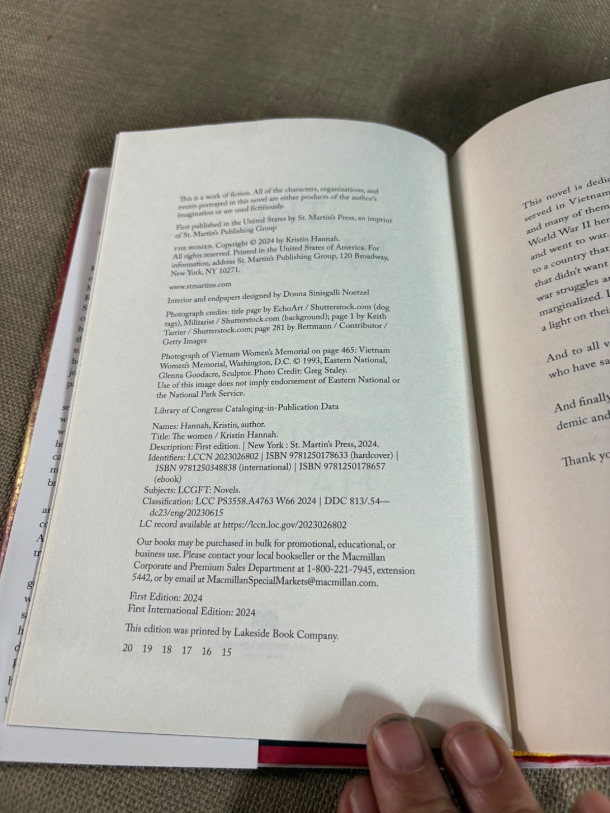 Kristin Hannah Pair hardcover DJ Books The woman and The Four Winds