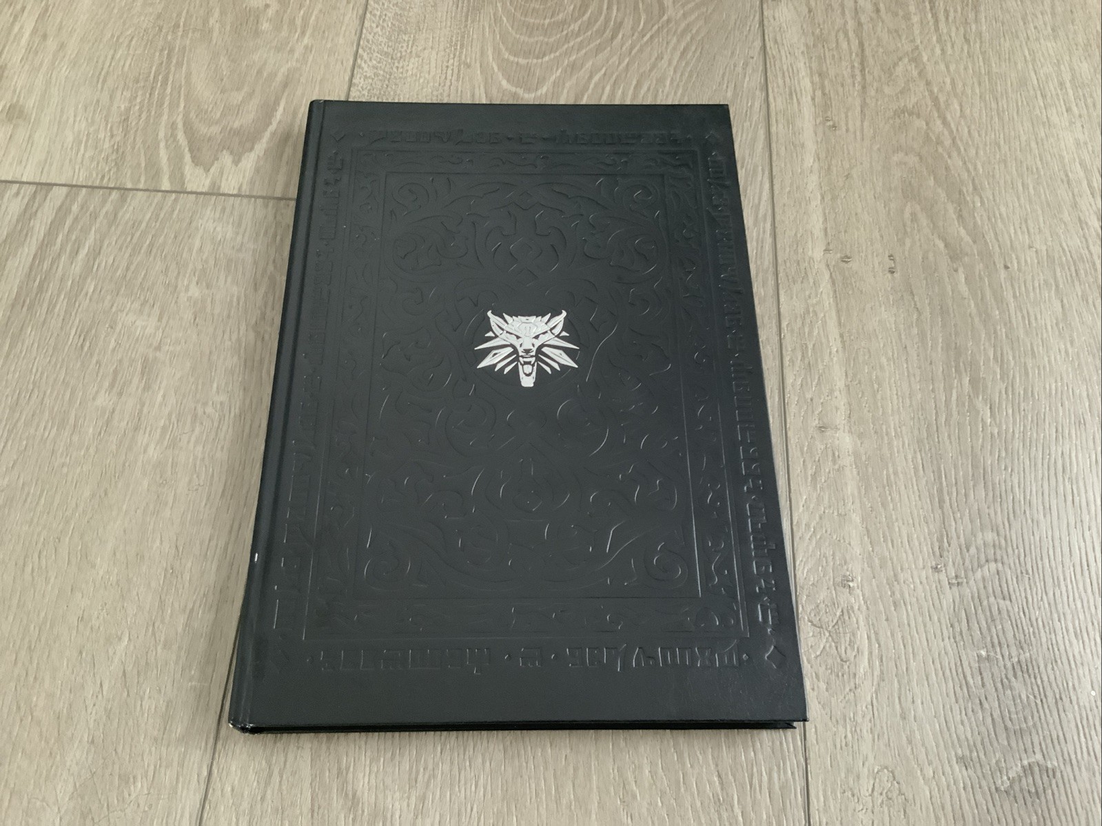 The Witcher 2 Assassins of Kings Collector’s Edition Dark Artbook