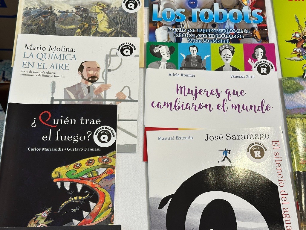 Scholastic 40 SPANISH Grade 4-6 Guided Reading Readers Books Level P, Q, R, S