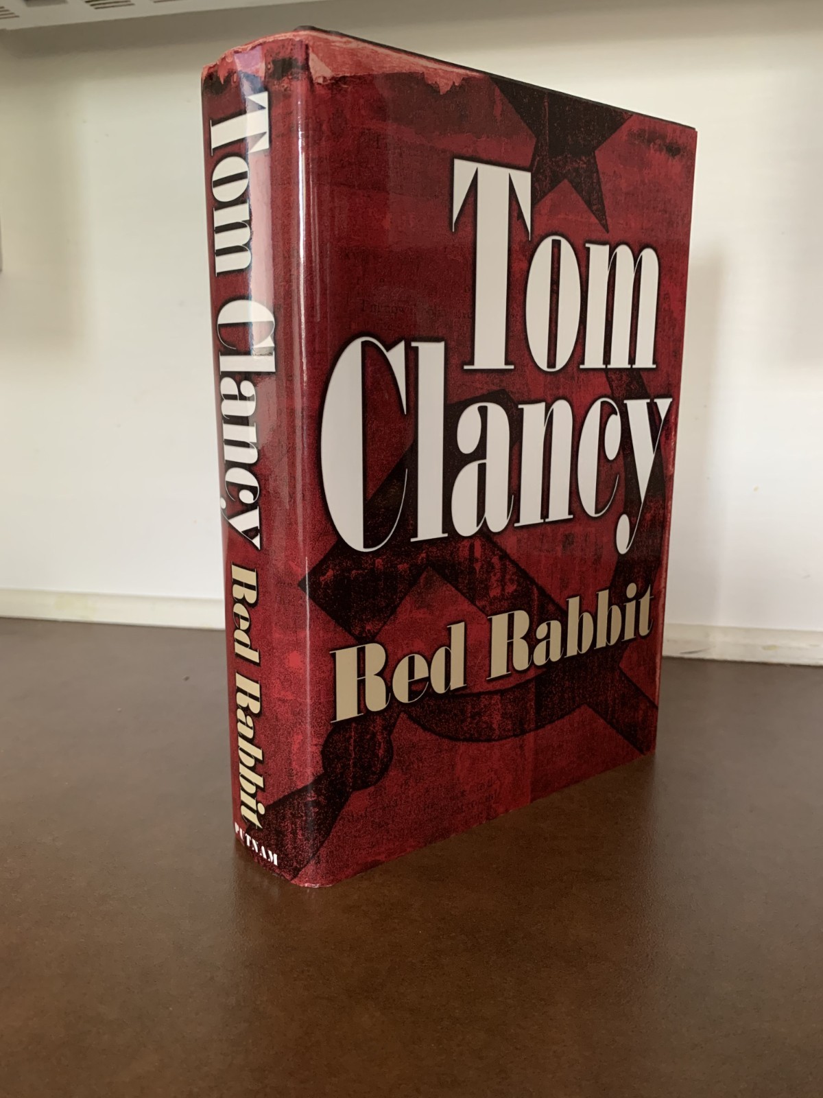 Red Rabbit Hardcover by Tom Clancy /pristine condition / FREE DELIVERY