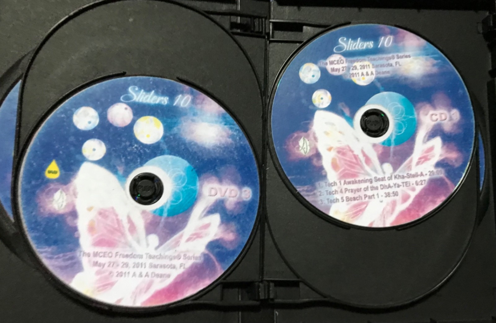 VOYAGERS, ASHAYANA DEANE, Sliders 10 BOOK, 54 Pages Sliders 10 DVD’S, 3 cd’s