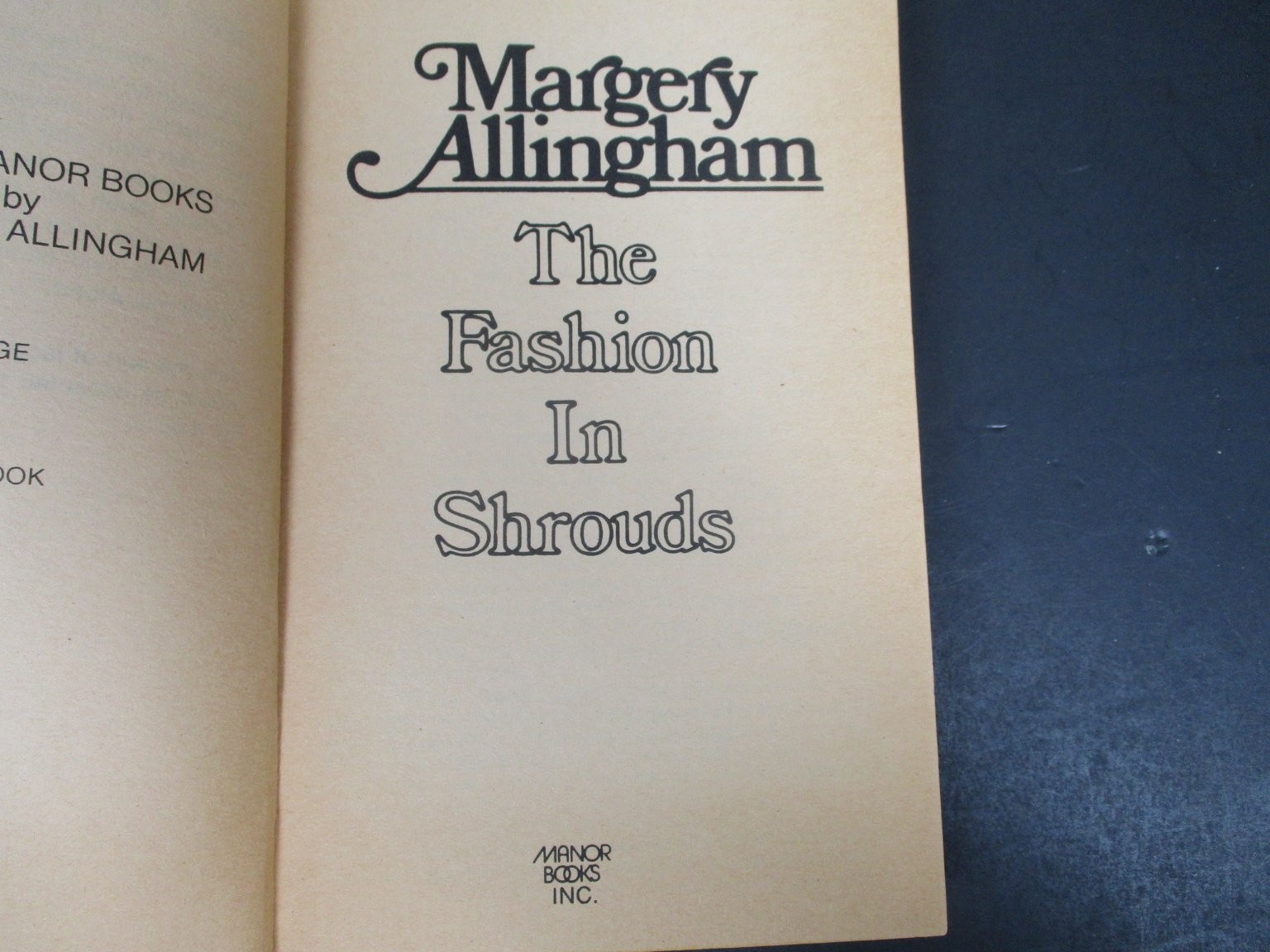 The Fashion In Shrouds Margery Allingham 1973 Second Printing Manor Books PB