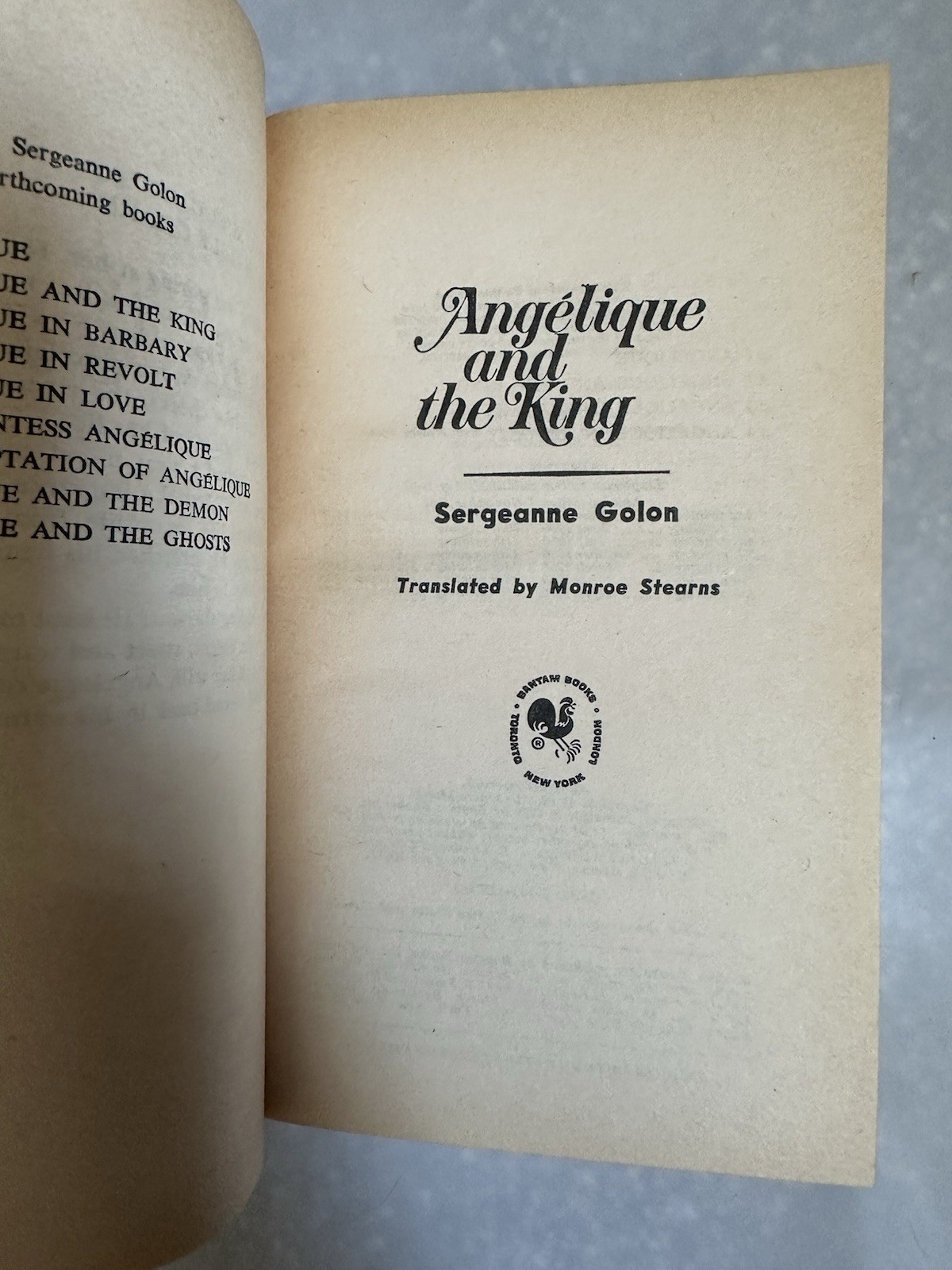 Angelique: In Love/And The King By Sergeanne Golon Vintage 1980s Romance PB